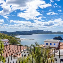 2BR | Luxury Condo, Two Pools, Ocean Views.