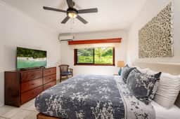Beachfront Newly-Decorated Villa - Image 5