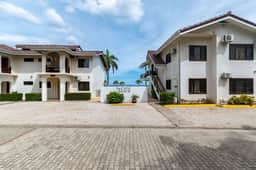 Beachfront Newly-Decorated Villa - Image 4
