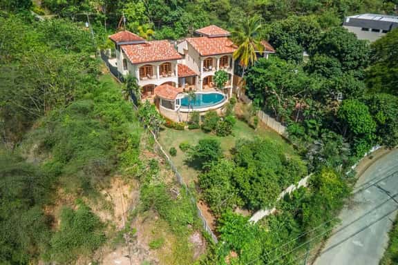3BR Retreat | Infinity Pool | Sunsets - Image 1