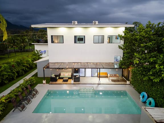 Villa Montreal | Private Pool + Game Room