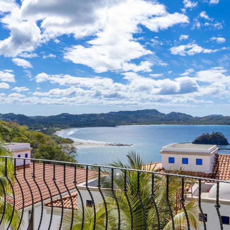2BR | Luxury Condo, Two Pools, Ocean Views.